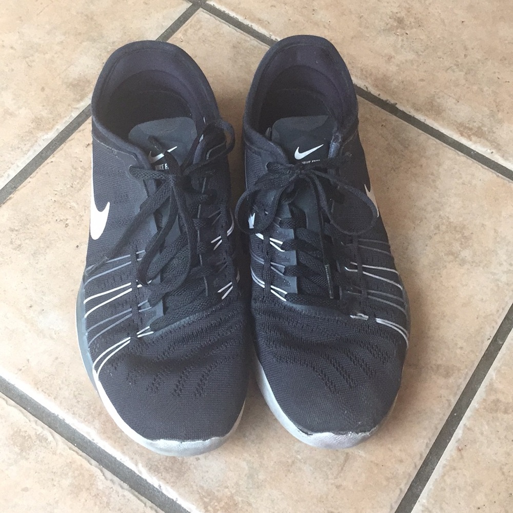 Black nike free tr 6